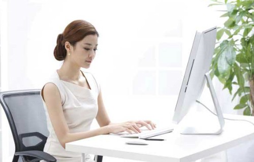 Cách bảo vệ sức khỏe khi dùng máy tính